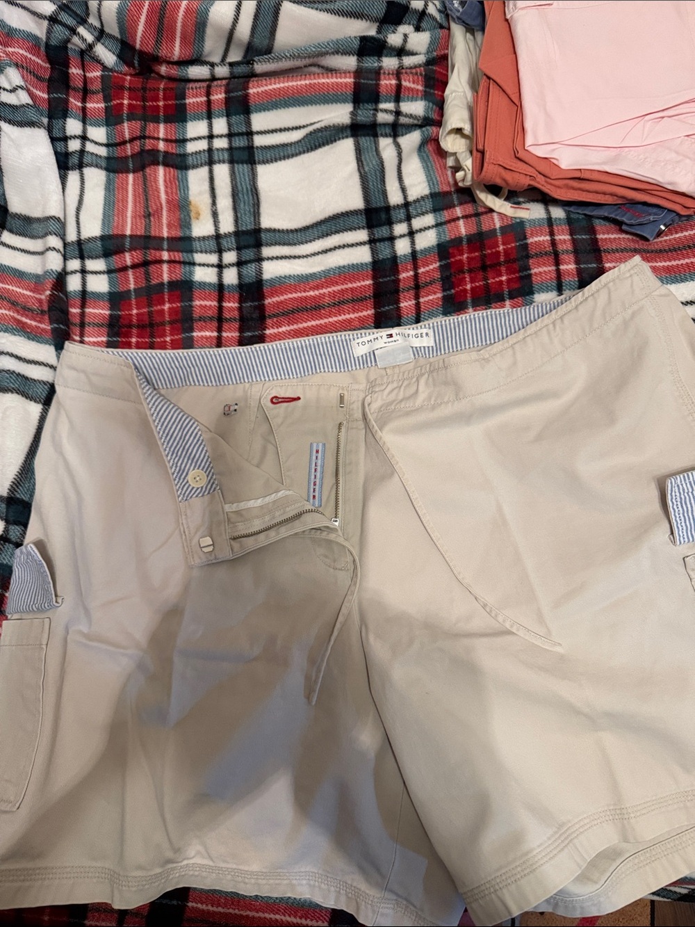 Tommy Hilfiger Men’s Beige Cargo Shorts
